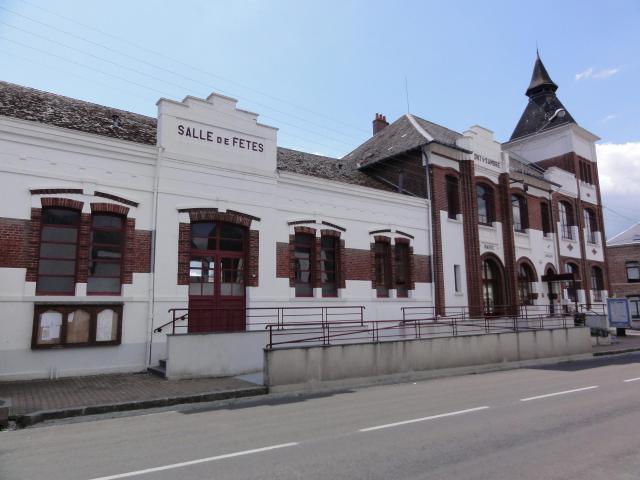 Pont-sur-Sambre (Nord, Fr) Salles des fêtes, mairie