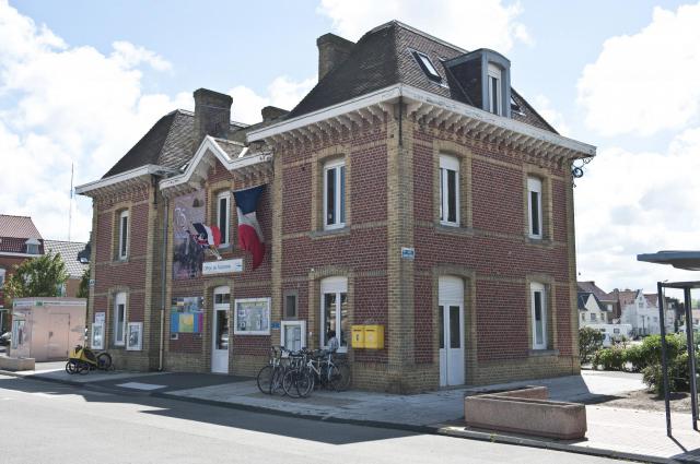 Bâtiment de l'office de tourisme de Bray-Dunes, place Jerome Rubben