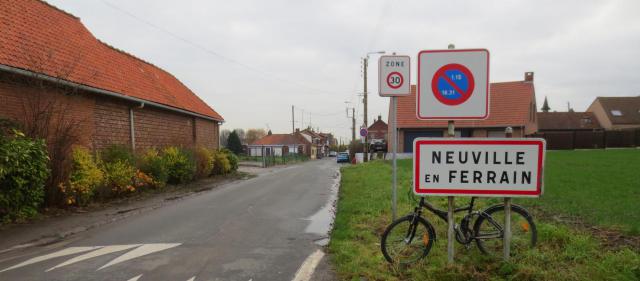 Entrée de Neuville-en-Ferrain.