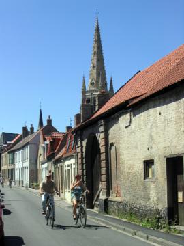Cyclists in Hondschoote