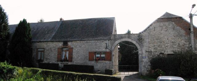 Commanderie des Hospitaliers, aujourd'hui Ferme de l'hopital. Vue arrière. Lieu : Ecuélin, Nord, France