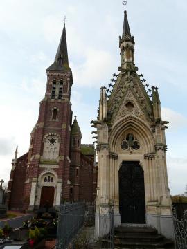 L'église Saint-Vulgan et la chapelle Bricout (architecte André de Baralle) à Estourmel (Nord)