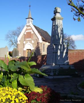 Erquighem-le-Sec l'Eglise et le monument aux morts