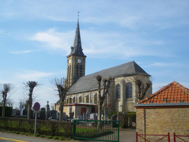 Vue de l'église Saint-Géry de Bierne.