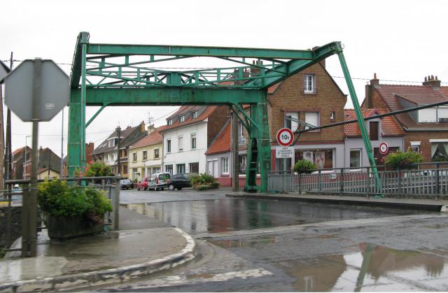 Le pont-levis du Grand-Millebrugghe, sur le canal de la Haute Colme.