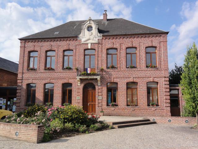 Ghissignies (Nord, Fr) mairie-école.