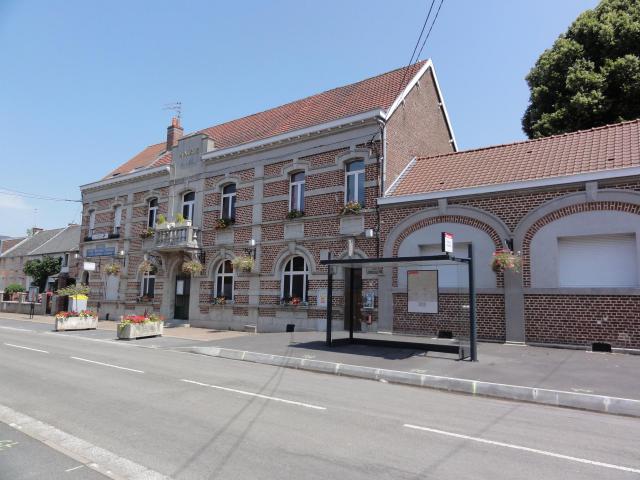 Préseau (Nord, Fr)mairie, Poste, abri-bus