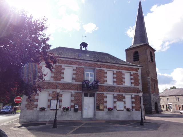 Taisnières-en-Thiérache (Nord, Fr) mairie et tour de l'eglise