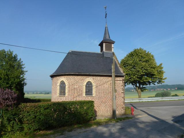 Sainte-Marie-Cappel (Nord, Fr) chapelle N. D. des Champs façade est