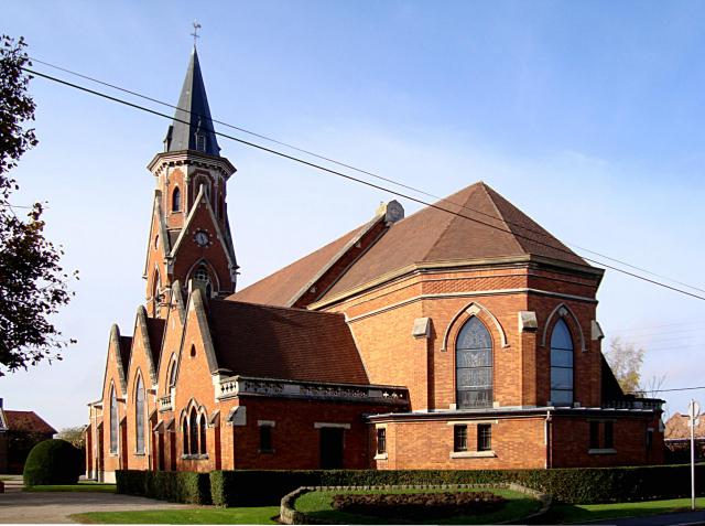 Vue arrière de l'église Saint-Vaast d'Illies (Nord). Détruite au cours de la première guerre mondiale, elle a été reconstruite après 1918.