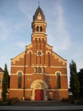 Vue de l'église Saint-François de Mouvaux dans le département du Nord.