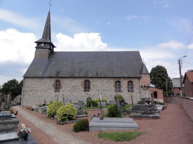 Neuville-en-Avesnois (Nord, Fr) église, coté sud