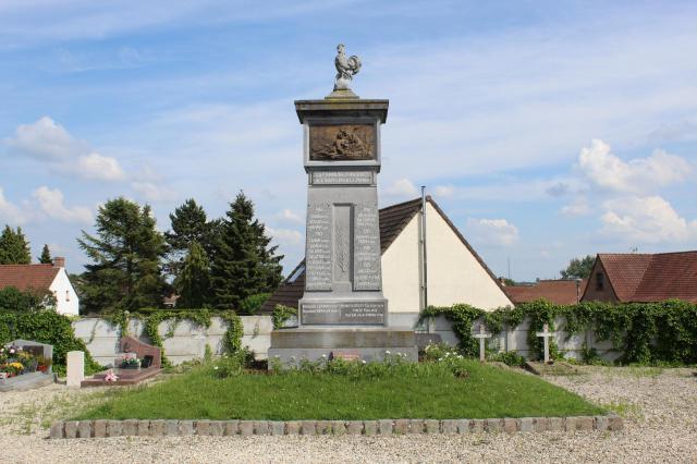 Le monument aux morts.
