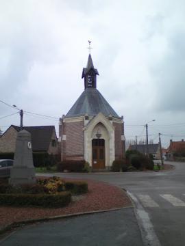 Chapelle et monument aux morts de Bousignies