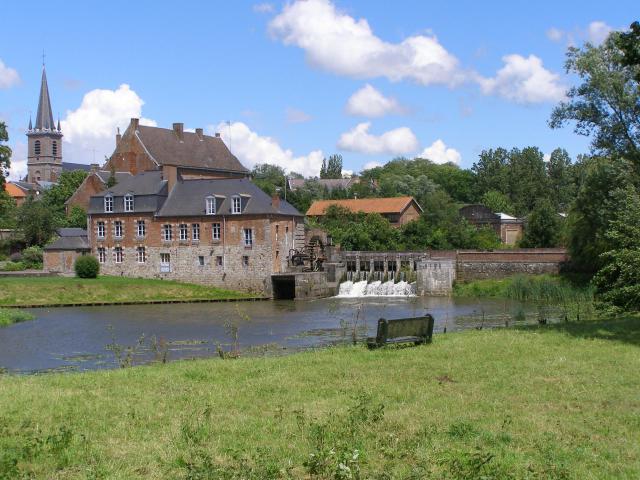 Le moulin de l'ancienne abbaye et l'église.