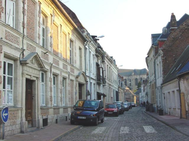 Une rue du vieux Cambrai (Rue Saint-Vaast)