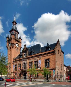 L'hôtel de ville d'Estaires, Nord, France.