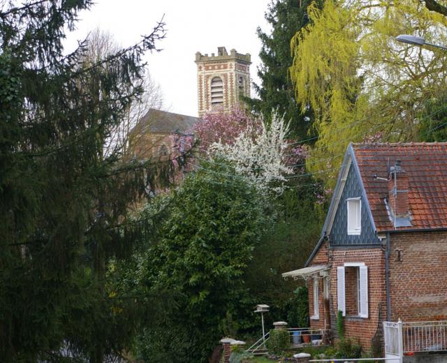 Eglise vue de l'ancienne voie ferrée