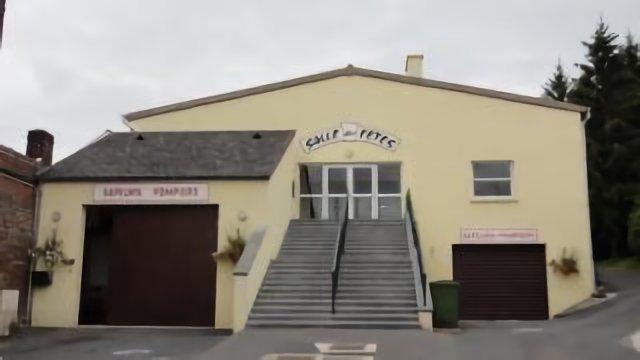 Salle des Fête et pompiers à Jeanlain