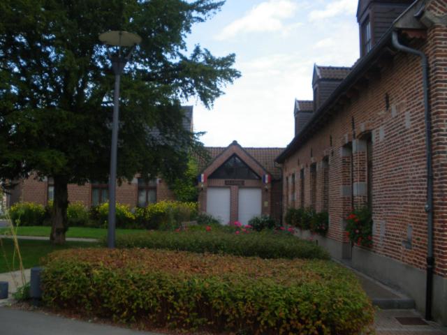 Vue de la mairie de Bourghelles.