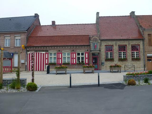 Herzeelle.- la Mairie, Place d' Herzeelle