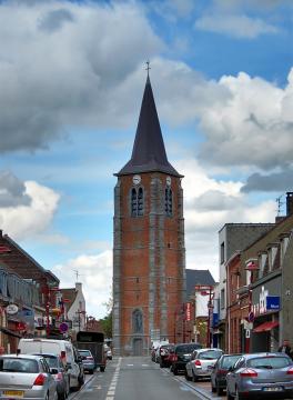 Le clocher de l'église Saint-Vaast de Leers (Nord).