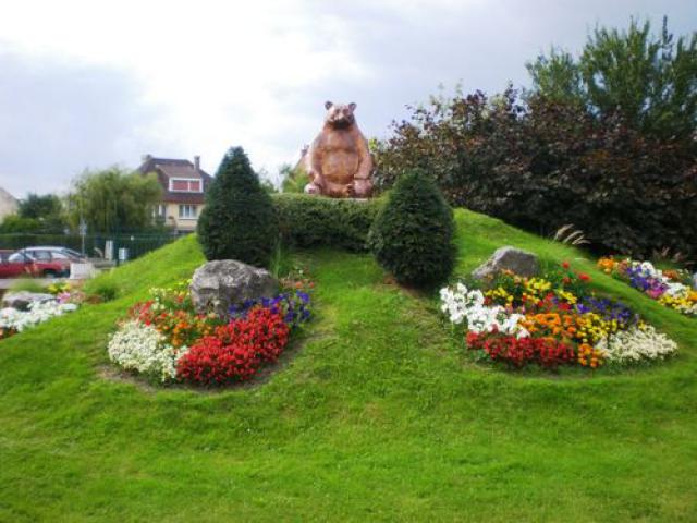 Golden Bear Statue Fort Mardyck