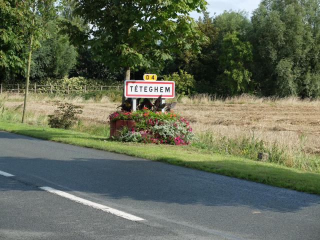 Vue d'un panneau d'entrée de Téteghem.