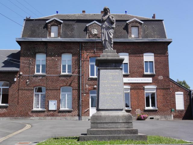 Sars-Poteries (Nord, Fr) monument aux morts, école, médiathèque