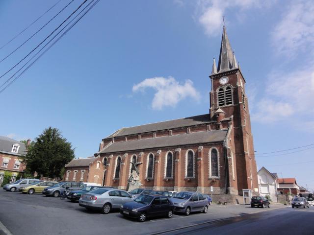 Poix-du-Nord (Nord, Fr) église, vue latérale