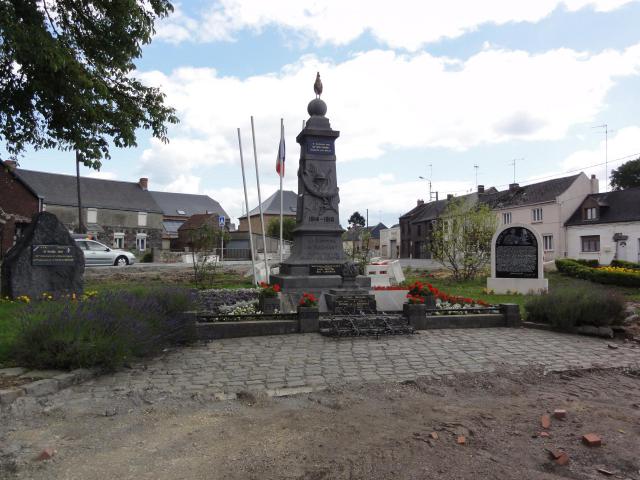 Bachant (Nord, Fr) monument aux morts