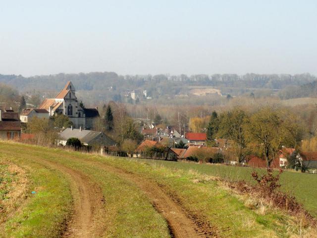 Vue sur le village depuis l'est - rue d'Hanicourt.