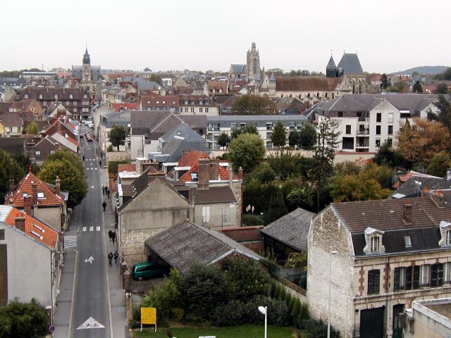 Une vue sur le centre-ville de Compiègne prise depuis le dernier étage du batiment Benjamin Franklin de l'Université de Technologie de…