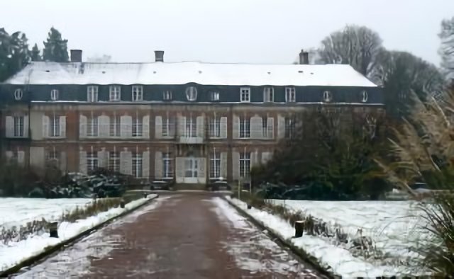 Château de La Houssoye en habit blanc