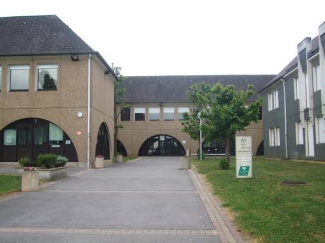 entrée du lycée Roberval