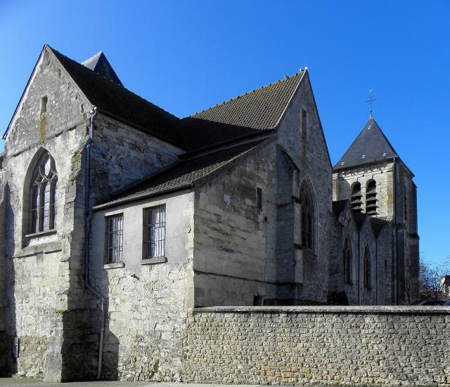 Église Saint-Germain de Betz (60). Chevet, sacristie et flanc nord.