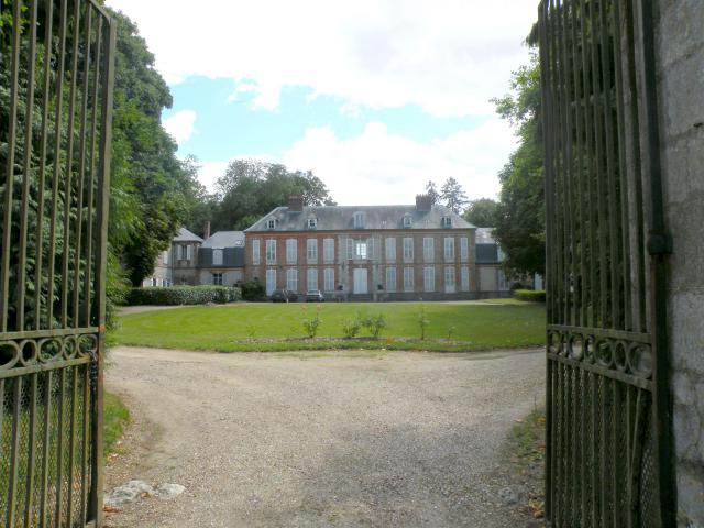 château de Montherlant (Oise) du XVIIe siècle ayant appartenu à Henry Millon de Montherlant (XVIIIe et XIXe siècles).