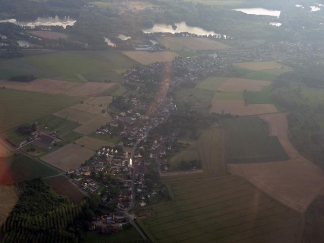 Vue aérienne de Bailleul-sur-Thérain (Oise), France.