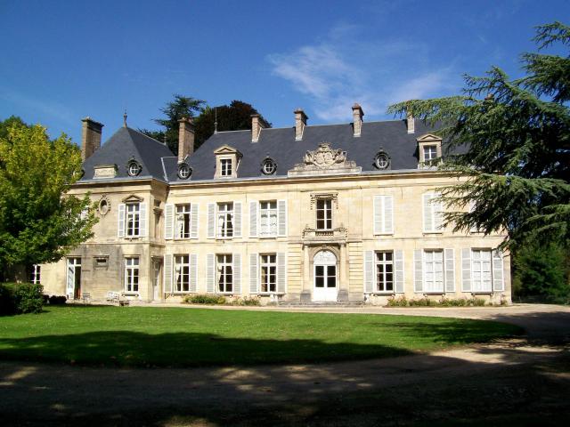 Le château de Roberval du XVIIIe siècle. Façade sud.