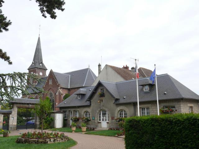 La mairie du Plessis-Belleville (Oise, Picardie, France).
