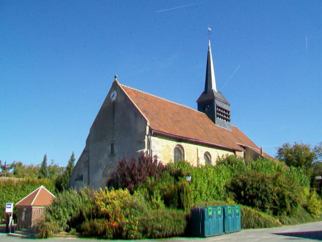 L'église Saint-Martin de Canly, près du carrefour au centre du village.