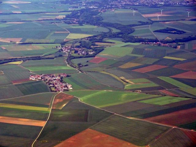 Vue aérienne de Godenvillers et Domfront (Oise), France.
