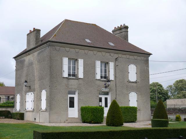La mairie de Chèvreville (Oise, Picardie, France).