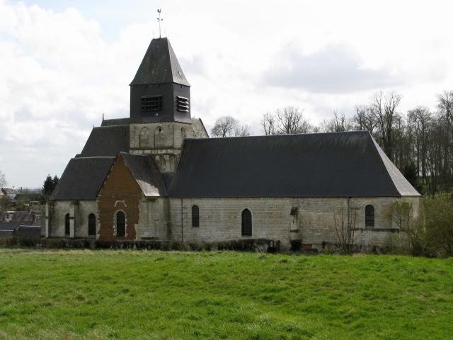Bonneuil-les-Eaux (Oise, France) - L'église, vue du côté opposé à la motte féodale. . . .