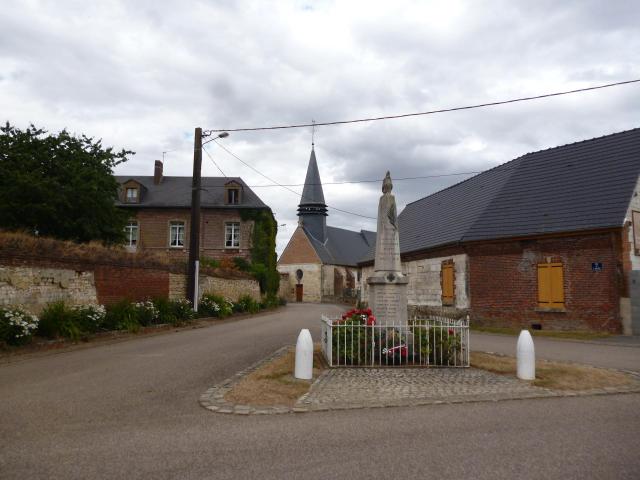 Monument aux morts de la commune de Campremy (Oise).