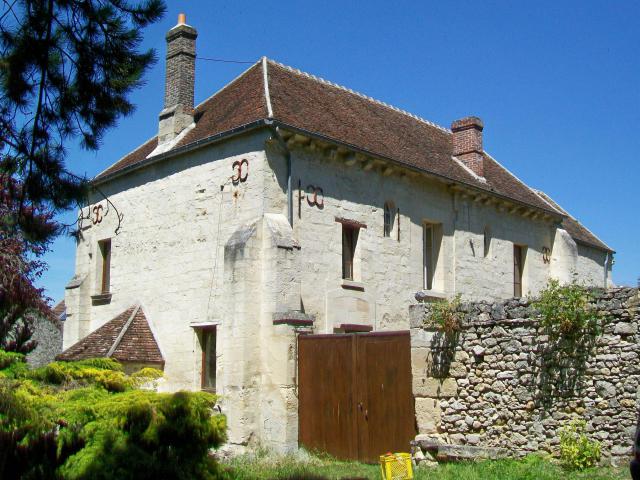 L'ancienne chapelle du manoir de Senneville-Rouffiac, au bout de la rue Rouffiac, impasse au hameau Saint-Pierre.