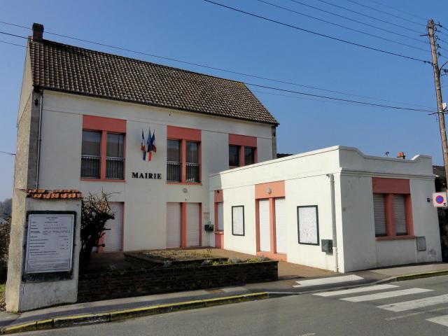 La mairie, rue Aristide-Briand.