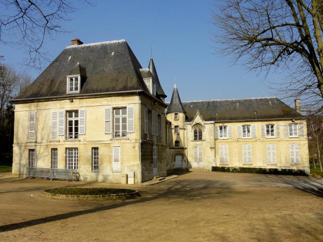 Château de la Douye, vue depuis le sud.