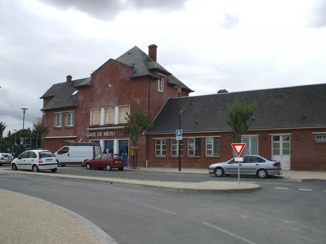 devant de la gare de Méru oise france