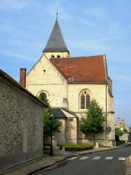 L'église Saint-Martin, façade orientale, rue Louis-Wallon ; vue depuis la rue Aristide-Briand.